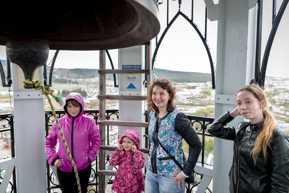 Дети сотрудников «АиР» увидели город с высоты Башни-Колокольни.